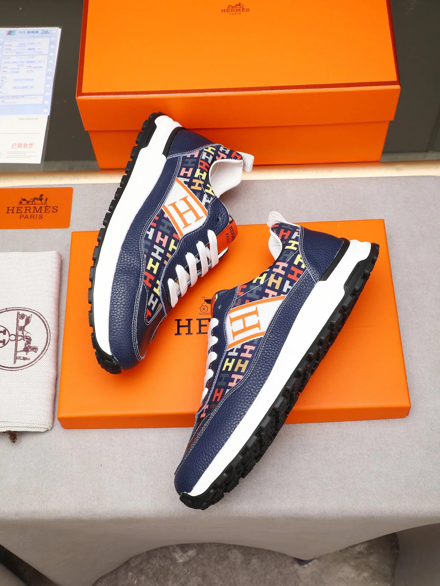 📛📛📛Men's shoes💰P400 (Hermes)🆕Men's color-blocked sneakers, with textured calfskin details. Spliced ​​with original cowhide, this shoe draws inspiration from the equestrian world, integrating technical details and practical functions. Breathable sheep lining, original combination outsole, high-end quality, and every detail is perfectly combined! Size: 38-44 (45 can be customized)